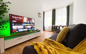 Freundliche Ferienwohnung mit Regendusche, Küche, Waschmaschine&Trockner, TV, WLAN